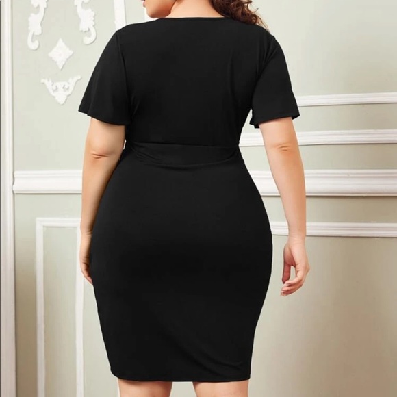 PLUS draped v neck ruched dress black - Picture 2 of 3